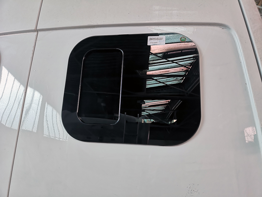 bonded-universal-vent-windows-van-conversions.jpg